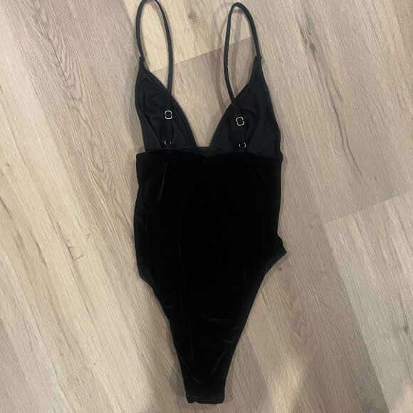 Forever 21 Black V-Neck Leotard Bodysuit Size Small - Picture 4 of 5